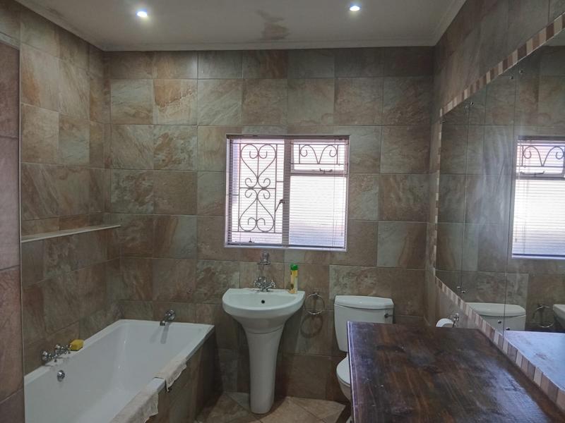 To Let 3 Bedroom Property for Rent in Sunnyside Eastern Cape